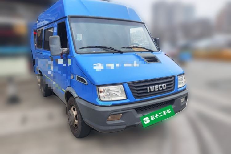 Used Iveco Daily 2020 2.5T A35 Passenger Van with Dual Tires Mid-Roof Design 5-9 Seater Side-Sliding Door China V Emission Standard Front Right 45 Deg