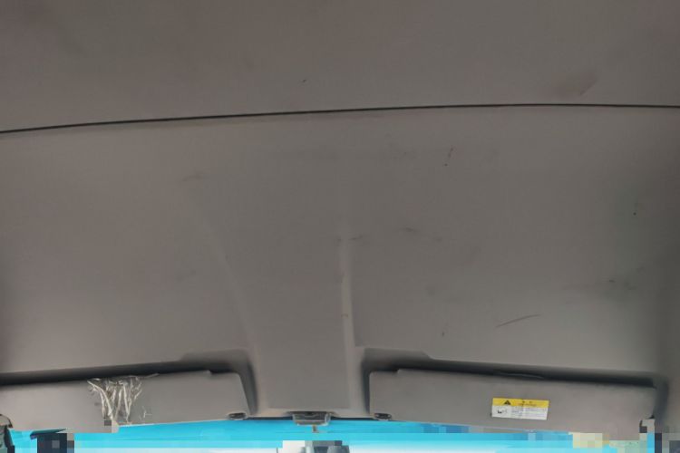 Used Iveco Daily 2020 2.5T A35 Passenger Van with Dual Tires Mid-Roof Design 5-9 Seater Side-Sliding Door China V Emission Standard Headliner