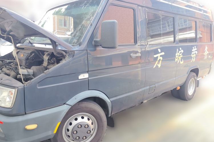 Used Iveco Daily 2020 2.5T A35 Passenger Van with Dual Tires Mid-Roof Design 5-9 Seater China V Emission Standard Guazi used car, China used car export, Used car for sale, Used cars, Cheapest cars for sale