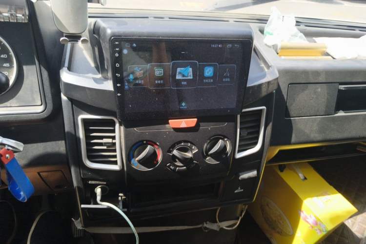 Used Iveco Daily 2020 2.5T A35 Passenger Van Single-Tire Low-Roof Design 5-9 Seater China V Emission Standard Audio And AC Panel