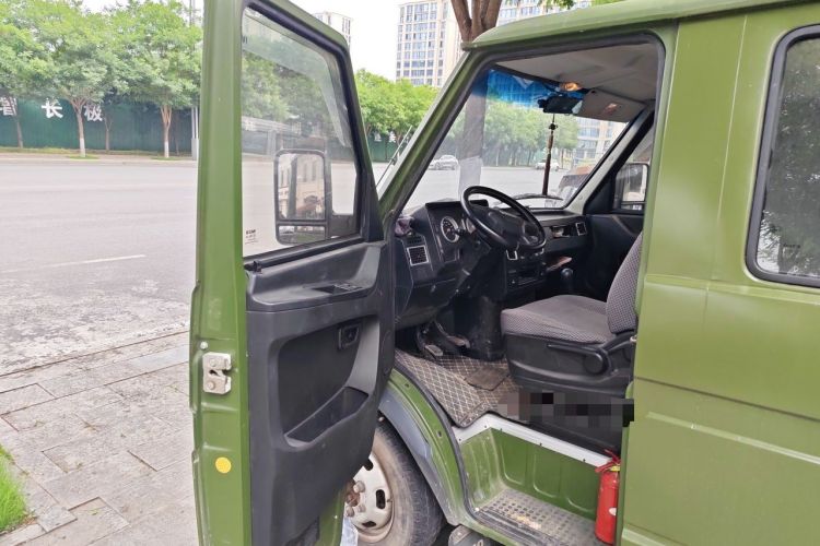 Used Iveco Daily 2020 2.5T A35 Passenger Van with Dual Tires Low Roof 5-9 Seats China V Emission Standard Driver Seat