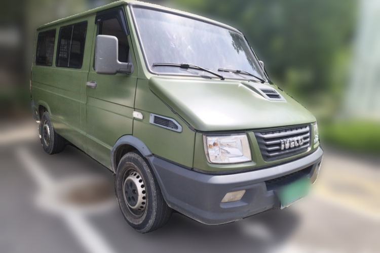 Used Iveco Daily 2020 2.5T A35 Passenger Van Single-Tire Low-Roof Design 5-9 Seater China V Emission Standard Front Right 45 Deg