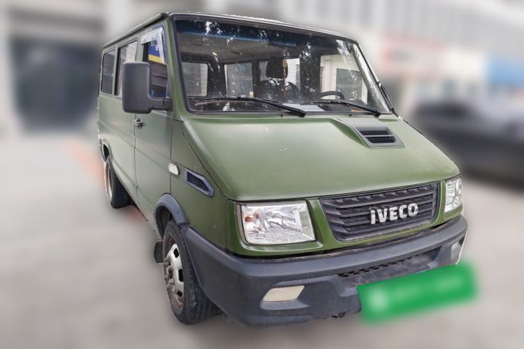 Used Iveco Daily 2020 2.5T A35 Passenger Van with Dual Tires Low Roof 5-9 Seats China V Emission Standard Front Right 45 Deg