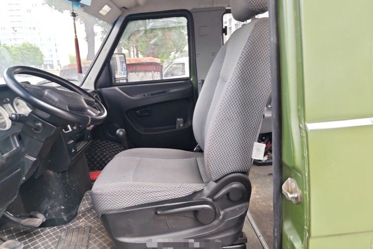 Used Iveco Daily 2020 2.5T A35 Passenger Van with Dual Tires Low Roof 5-9 Seats China V Emission Standard Left Front Seat