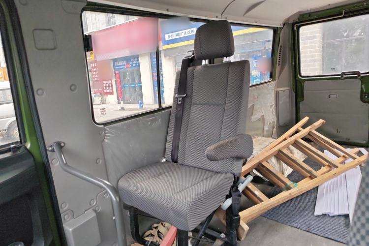 Used Iveco Daily 2020 2.5T A35 Passenger Van with Dual Tires Low Roof 5-9 Seats China V Emission Standard Left Rear Seat