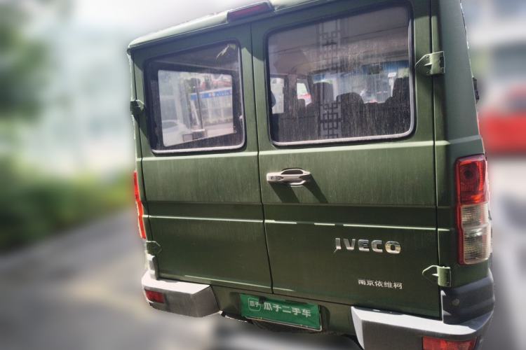 Used Iveco Daily 2020 2.5T A35 Passenger Van Single-Tire Low-Roof Design 5-9 Seater China V Emission Standard Rear