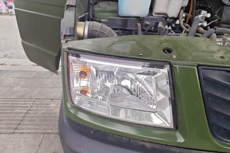 Used Iveco Daily 2020 2.5T A35 Passenger Van with Dual Tires Low Roof 5-9 Seats China V Emission Standard Right Front Headlight