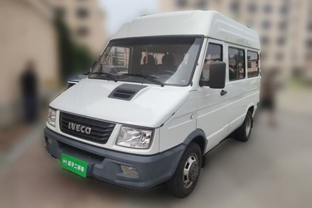 Used Iveco Daily 2020 2.5T A35 Passenger Van Dual Tires Mid-Roof Design 5-9 Seats China VI Standard