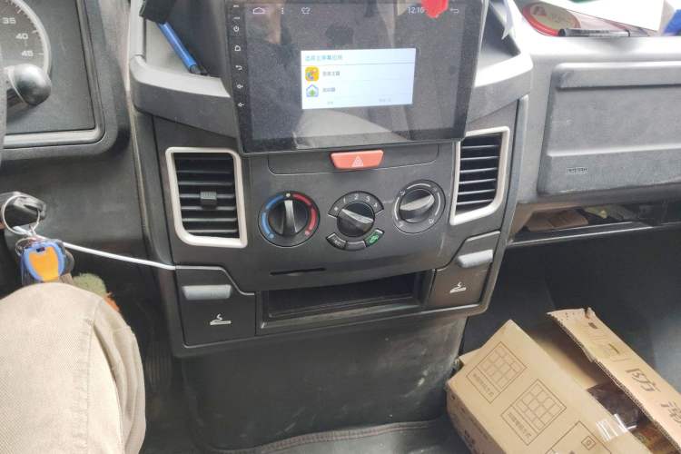 Used Iveco Daily 2020 2.5T A35 Passenger Van Single-Tire Mid-Roof Design 5-9 Seats China V Emission Standard Audio And AC Panel