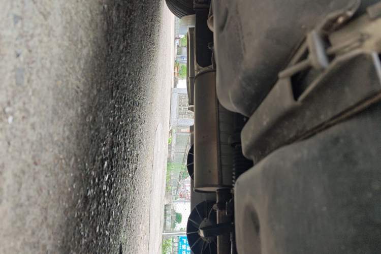 Used Iveco Daily 2020 2.8T A40 Bus Dual Tires Mid-Roof Design 10–17 Seats China V Emission Standard Chassis Front Right