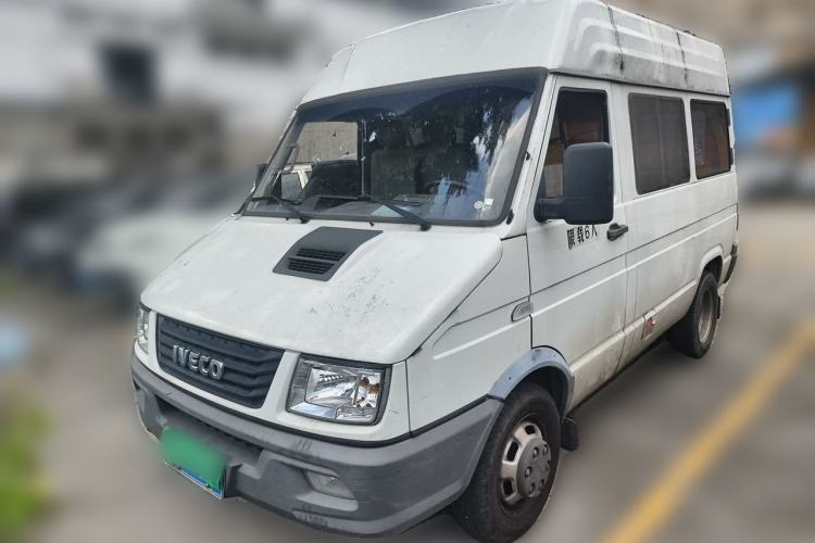 Used Iveco Daily 2020 2.5T A35 Passenger Van with Dual Tires Mid-Roof Design 5-9 Seater Side-Sliding Door China V Emission Standard Guazi used car, China used car export, Used car for sale, Used  cars, Cheapest cars for sale