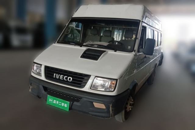 Used Iveco Daily 2020 2.5T A40 Passenger Van with Dual Tires Mid-Roof Design 5-9 Seats Euro V Emission Standard