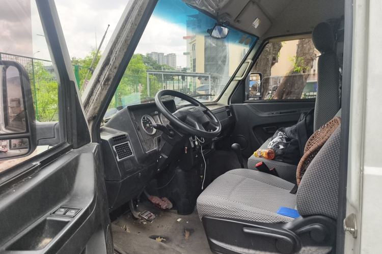 Used Iveco Daily 2020 2.5T A35 Passenger Van with Dual Tires Mid-Roof Design 5-9 Seater Side-Sliding Door China V Emission Standard Driver Seat