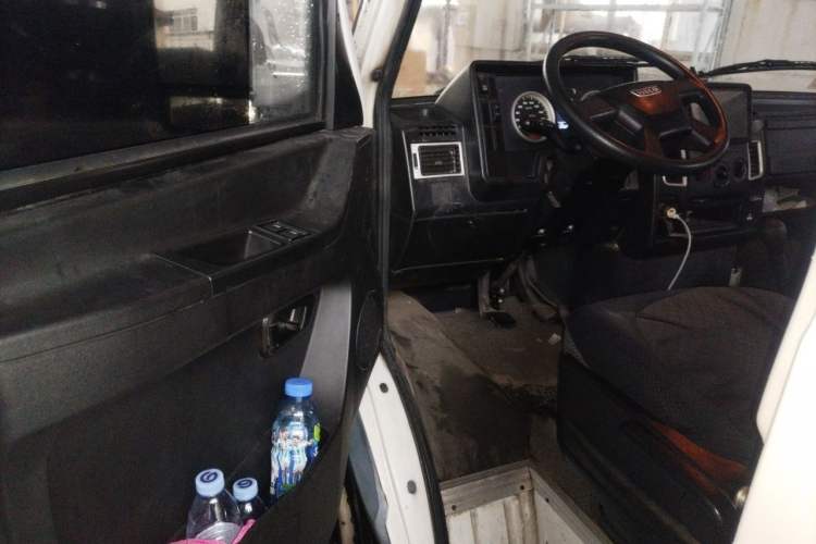 Used Iveco Daily 2020 2.5T A35 Passenger Van Single-Tire Mid-Roof Design 5-9 Seats China V Emission Standard Driver Seat
