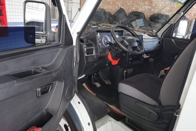 Used Iveco Daily 2020 2.5T A35 Passenger Van Single-Tire Mid-Roof Design 5-9 Seats China V Emission Standard Driver Seat