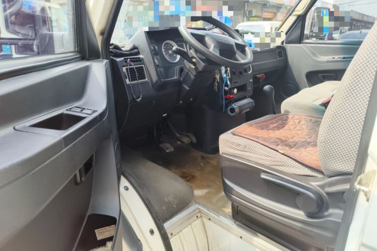 Used Iveco Daily 2020 2.5T A35 Passenger Van with Dual Tires Mid-Roof Design 5-9 Seater Side-Sliding Door Euro VI Standard Driver Seat