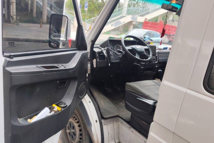 Used Iveco Daily 2020 2.5T A35 Passenger Van Single-Tire Mid-Roof Design 5-9 Seats China V Emission Standard Driver Seat