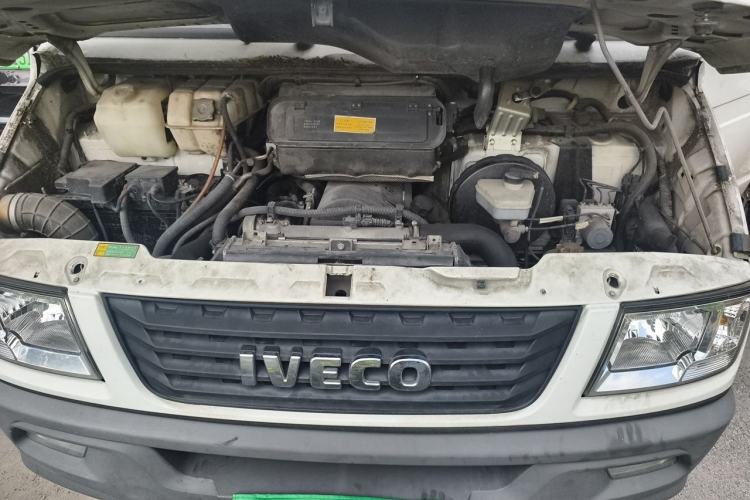 Used Iveco Daily 2020 2.5T A35 Passenger Van with Dual Tires Mid-Roof Design 5-9 Seater Side-Sliding Door China V Emission Standard Engine Bay
