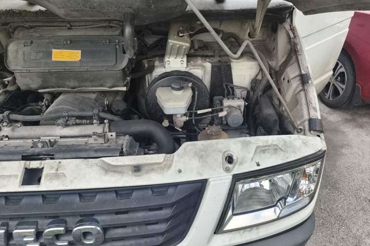 Used Iveco Daily 2020 2.5T A35 Passenger Van with Dual Tires Mid-Roof Design 5-9 Seater Side-Sliding Door China V Emission Standard Engine Bay Left