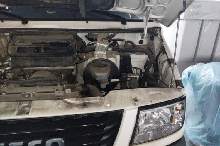 Used Iveco Daily 2020 2.5T A35 Passenger Van Single-Tire Mid-Roof Design 5-9 Seats China V Emission Standard Engine Bay Left