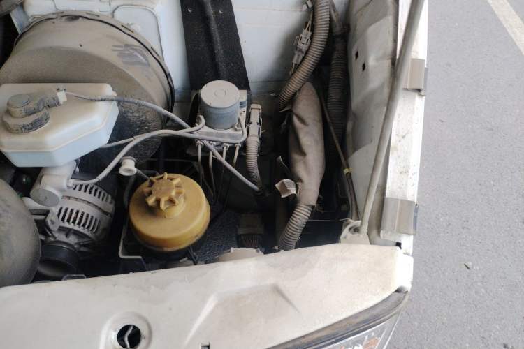Used Iveco Daily 2020 2.8T V35 Box Truck with Dual Tires V35 Mid-Roof Design 3-Seater and Side-Sliding Door—China-V Standards Engine Bay Left