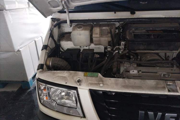Used Iveco Daily 2020 2.5T A35 Passenger Van Single-Tire Mid-Roof Design 5-9 Seats China V Emission Standard Engine Bay Right