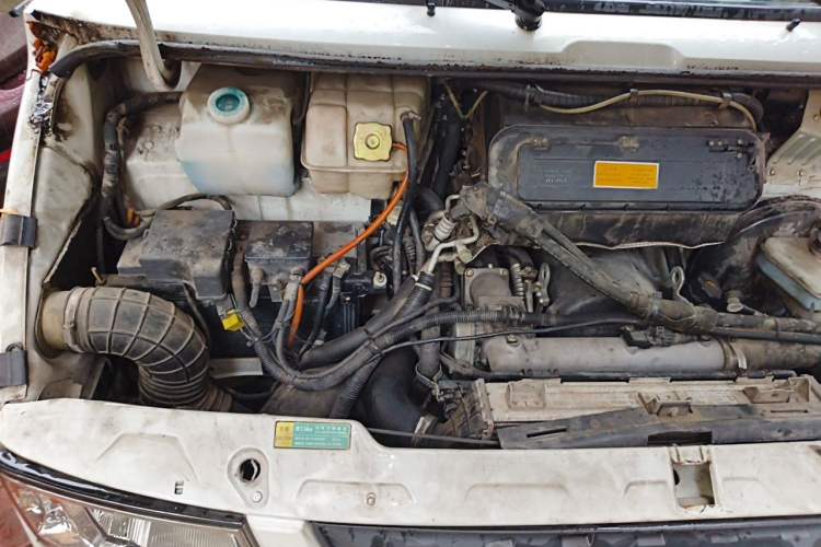 Used Iveco Daily 2020 2.5T A35 Passenger Van Single-Tire Mid-Roof Design 5-9 Seats with Sliding Side Door Meeting China V Emission Standards Engine Bay Right