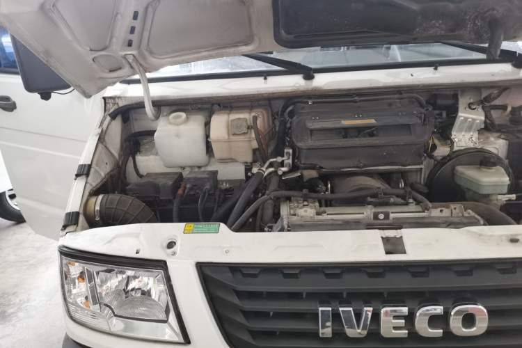Used Iveco Daily 2020 2.5T A35 Passenger Van Single-Tire Mid-Roof Design 5-9 Seats China V Emission Standard Engine Bay Right