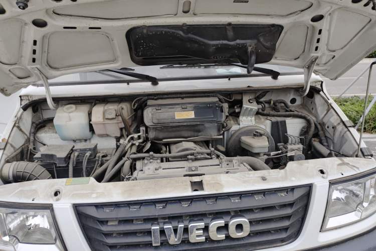 Used Iveco Daily 2020 2.5T A35 Passenger Van with Dual Tires Mid-Roof Design 5-9 Seater Side-Sliding Door China V Emission Standard Engine Bay