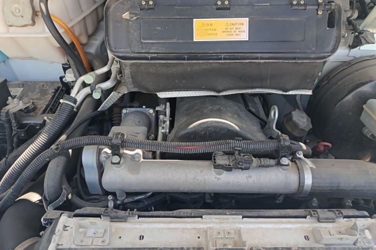 Used Iveco Daily 2020 2.8T V40 Cargo Van with Dual Tires Mid-Roof Design 3 Seats China V Emission Standard Engine Bay