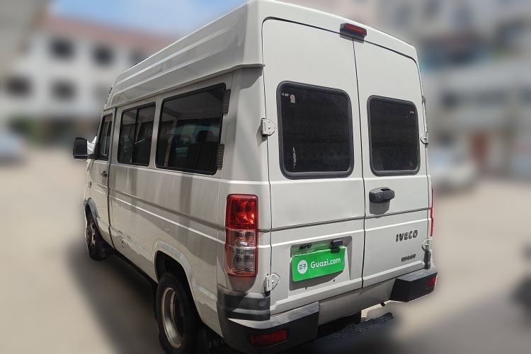 Used Iveco Daily 2020 2.5T A35 Passenger Van with Dual Tires Mid-Roof Design 5-9 Seater Side-Sliding Door China V Emission Standard Exterior 3