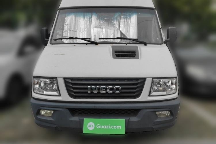 Used Iveco Daily 2020 2.5T A35 Passenger Van with Dual Tires Mid-Roof Design 5-9 Seater China V Emission Standard Front