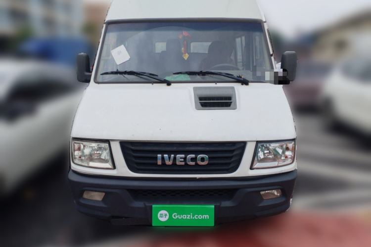 Used Iveco Daily 2020 2.5T A35 Passenger Van with Dual Tires Mid-Roof Design 5-9 Seater China V Emission Standard Front