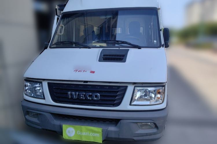 Used Iveco Daily 2020 2.5T A35 Passenger Van Single-Tire Mid-Roof Design 5-9 Seats China V Emission Standard Front
