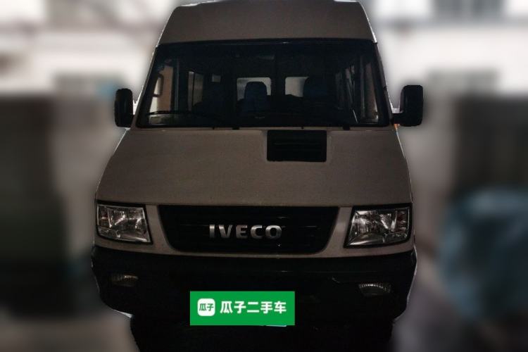 Used Iveco Daily 2020 2.5T A35 Passenger Van Single-Tire Mid-Roof Design 5-9 Seats China V Emission Standard Front