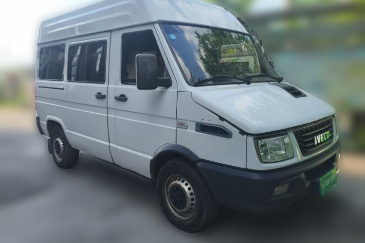 Used Iveco Daily 2020 2.5T A35 Passenger Van Single-Tire Mid-Roof Design 5-9 Seats with Sliding Side Door Meeting China V Emission Standards Front Right 45 Deg