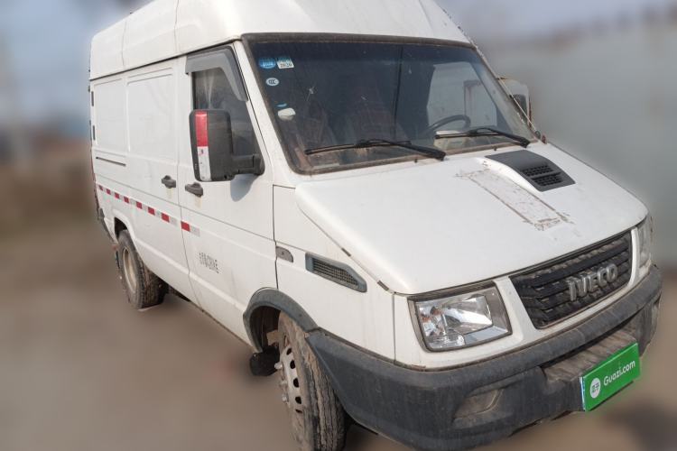 Used Iveco Daily 2020 2.8T V40 Cargo Van with Dual Tires Mid-Roof Design 3 Seats China V Emission Standard Front Right 45 Deg