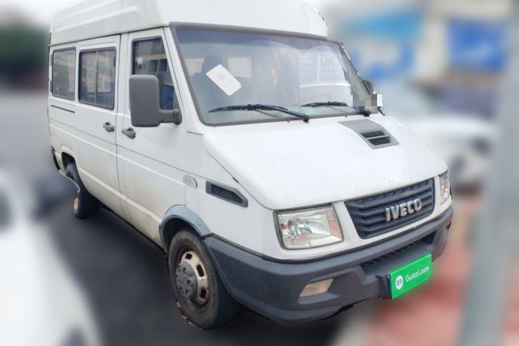 Used Iveco Daily 2020 2.5T A35 Passenger Van with Dual Tires Mid-Roof Design 5-9 Seater China V Emission Standard Front Right 45 Deg