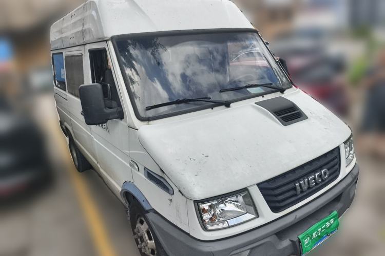 Used Iveco Daily 2020 2.5T A35 Passenger Van with Dual Tires Mid-Roof Design 5-9 Seater Side-Sliding Door China V Emission Standard Front Right 45 Deg