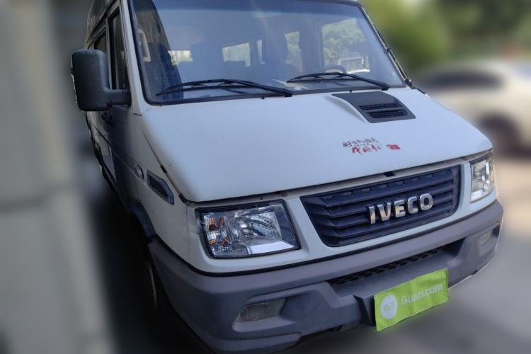 Used Iveco Daily 2020 2.5T A35 Passenger Van Single-Tire Mid-Roof Design 5-9 Seats China V Emission Standard Front Right 45 Deg