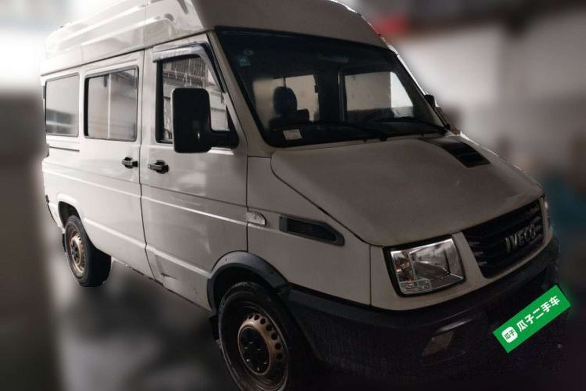 Used Iveco Daily 2020 2.5T A35 Passenger Van Single-Tire Mid-Roof Design 5-9 Seats China V Emission Standard Front Right 45 Deg