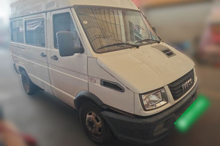 Used Iveco Daily 2020 2.5T A35 Passenger Van with Dual Tires Mid-Roof Design 5-9 Seater Side-Sliding Door China V Emission Standard Front Right 45 Deg