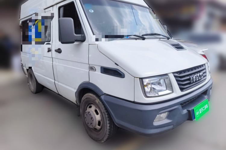 Used Iveco Daily 2020 2.5T A35 Passenger Van with Dual Tires Mid-Roof Design 5-9 Seater Side-Sliding Door Euro VI Standard Front Right 45 Deg