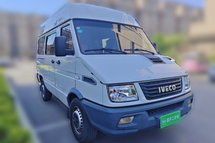 Used Iveco Daily 2020 2.5T A35 Passenger Van Single-Tire Mid-Roof Design 5-9 Seats China V Emission Standard Front Right 45 Deg