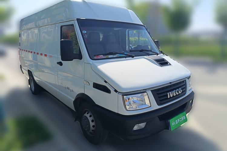 Used Iveco Daily 2020 2.8T V40 Cargo Van with Dual Tires Mid-Roof Design 3 Seats China V Emission Standard Front Right 45 Deg
