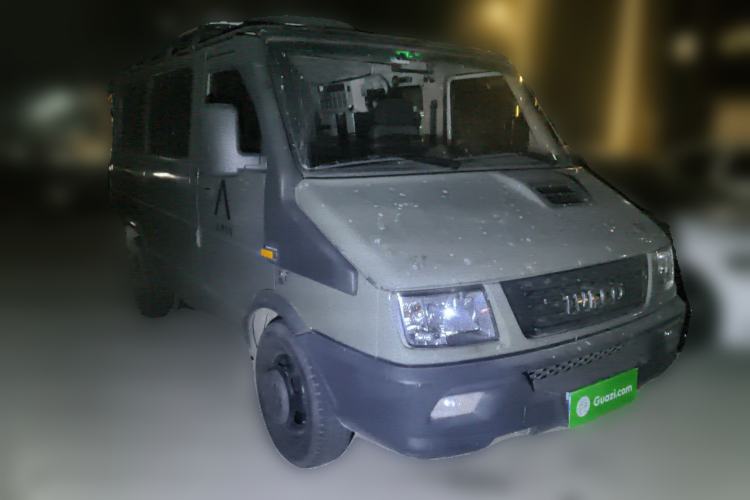 Used Iveco Daily 2020 2.5T A35 Passenger Van with Dual Tires Low Roof 5-9 Seats China V Emission Standard Front Right 45 Deg