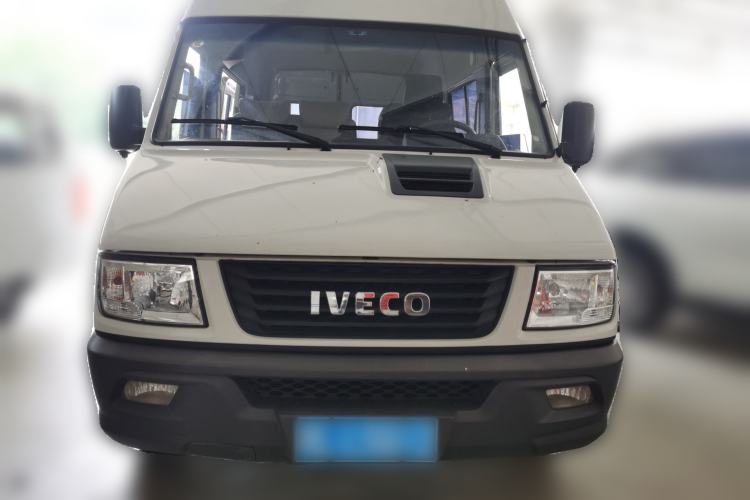 Used Iveco Daily 2020 2.5T A35 Passenger Van Single-Tire Mid-Roof Design 5-9 Seats China V Emission Standard Front
