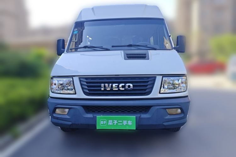 Used Iveco Daily 2020 2.5T A35 Passenger Van Single-Tire Mid-Roof Design 5-9 Seats China V Emission Standard Front