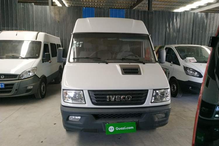 Used Iveco Daily 2020 2.5T A35 Passenger Van Single-Tire Mid-Roof Design 5-9 Seats China V Emission Standard Front