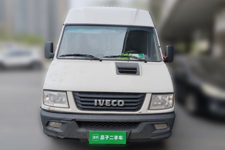 Used Iveco Daily 2020 2.5T A35 Passenger Van Single-Tire Mid-Roof Design 5-9 Seats China V Emission Standard Front